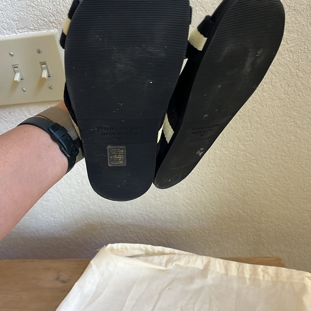 Jenni Kayne Black and Cream Criss-Cross Sandals - Picture 9 of 12